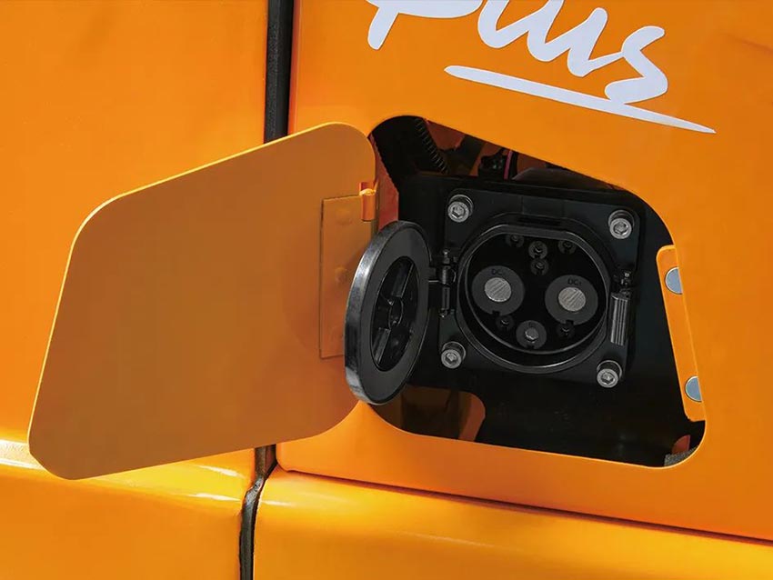 38 Sets Hangcha High Voltage Li-ion Forklifts Delivery to Europe (1).jpg