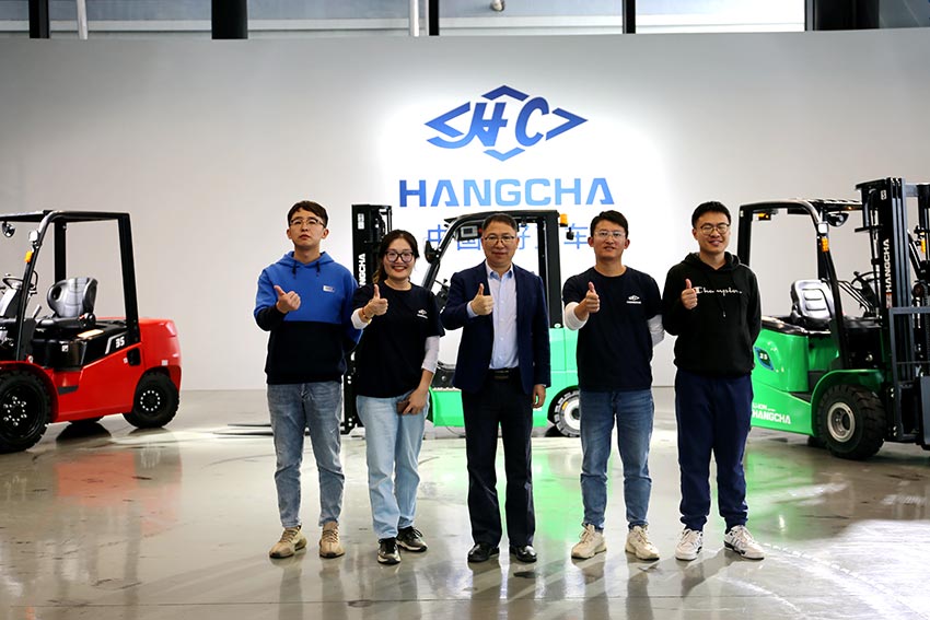 Hangcha Present Great Forklift Solutions During the 132nd Canton Fair (2).jpg
