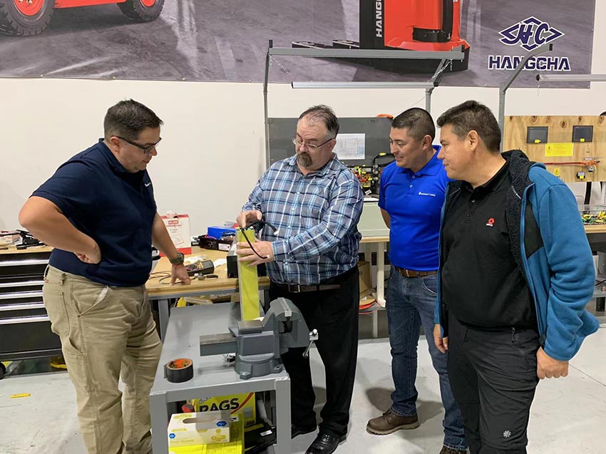 Lithium Battery Training at Hangcha America (2).jpg