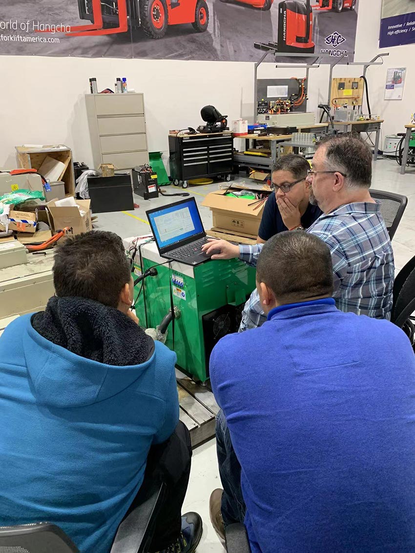 Lithium Battery Training at Hangcha America (4).jpg