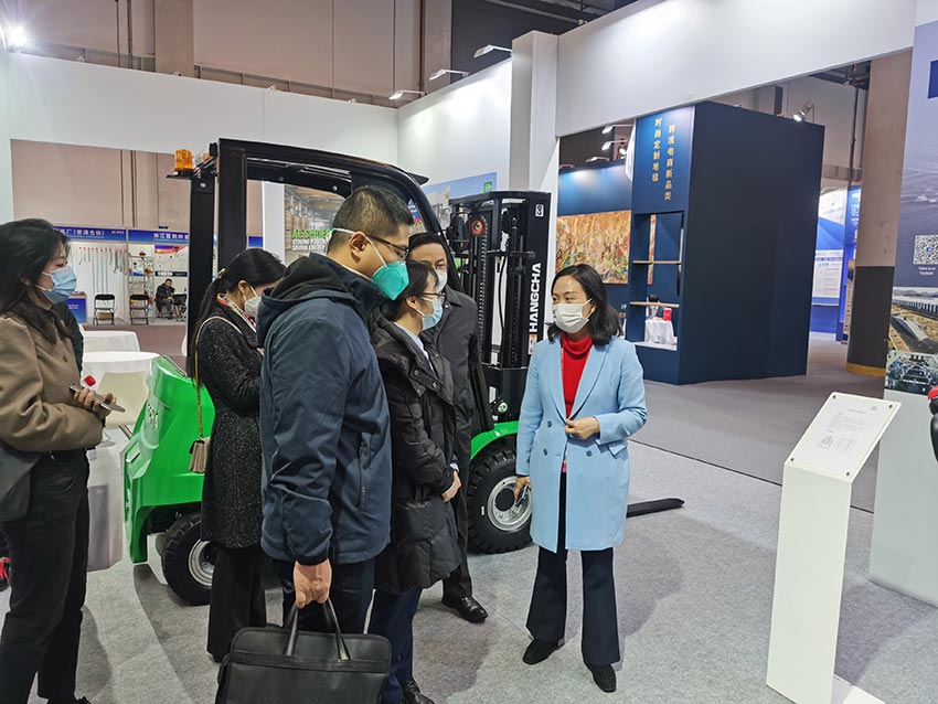 Hangcha Presents A Grand Show at the First Global Digital Trade Expo (6).jpg