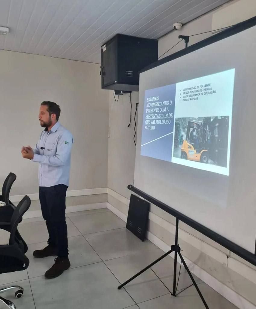 Li-ion Forklifts Delivery to a Brazil Customer in Auto Industry1 (6).jpg