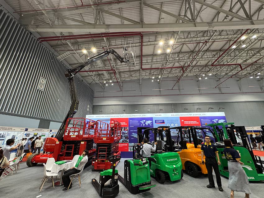 All-Eyes-on-Hangcha-at-Vietnam’s-Industrial-Hotspot!-04.jpg