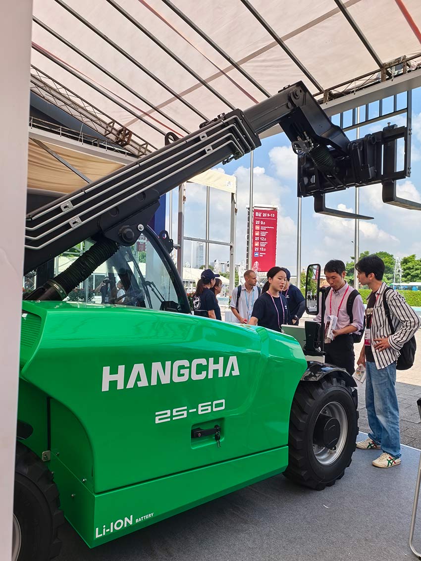 Full-Power-Ahead!-Hangcha-Lights-Up-the-138th-Canton-Fair!-10.jpg