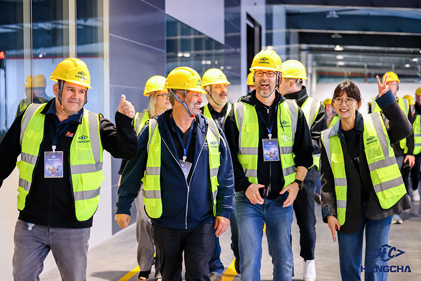 Hangcha Welcomes Canadian Dealer Delegation to Hangzhou (2).jpg