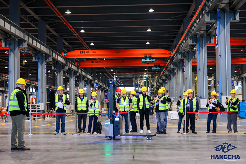 Hangcha Welcomes Canadian Dealer Delegation to Hangzhou (5).jpg