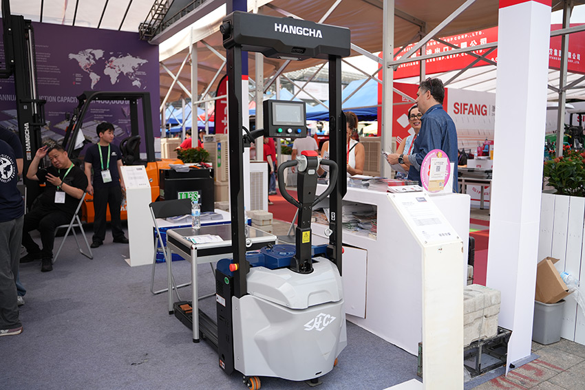 Hangcha-is-Live--at-the-139th-Canton-Fair!-05.jpg