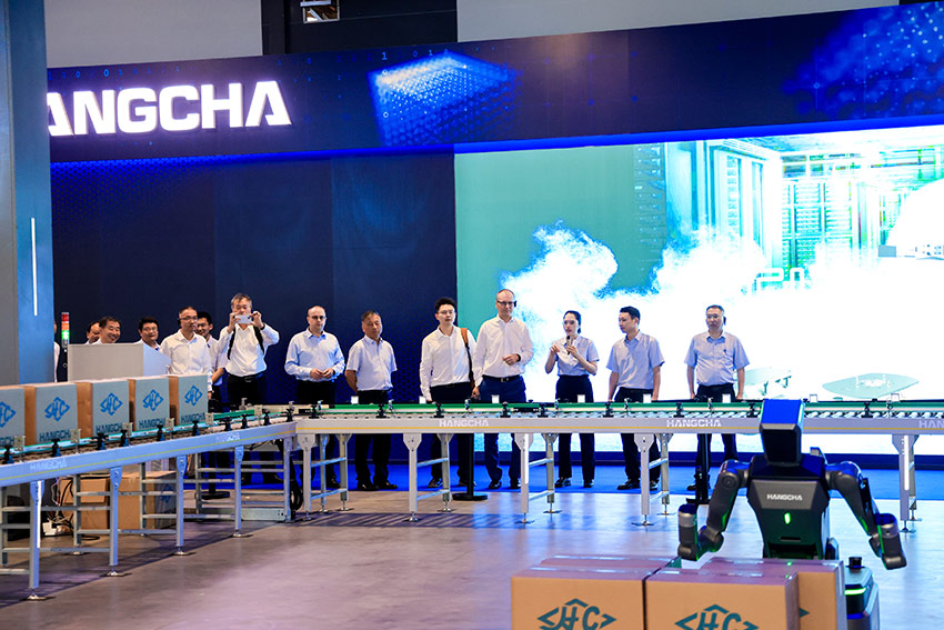 TÜV-Rheinland-Delegation-Visits-Hangcha-for-Strategic-Talks-03.jpg
